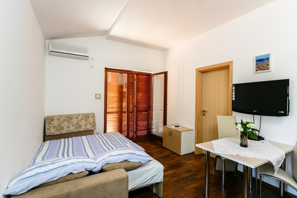 Apartments Josip Pinezici  Ruang foto