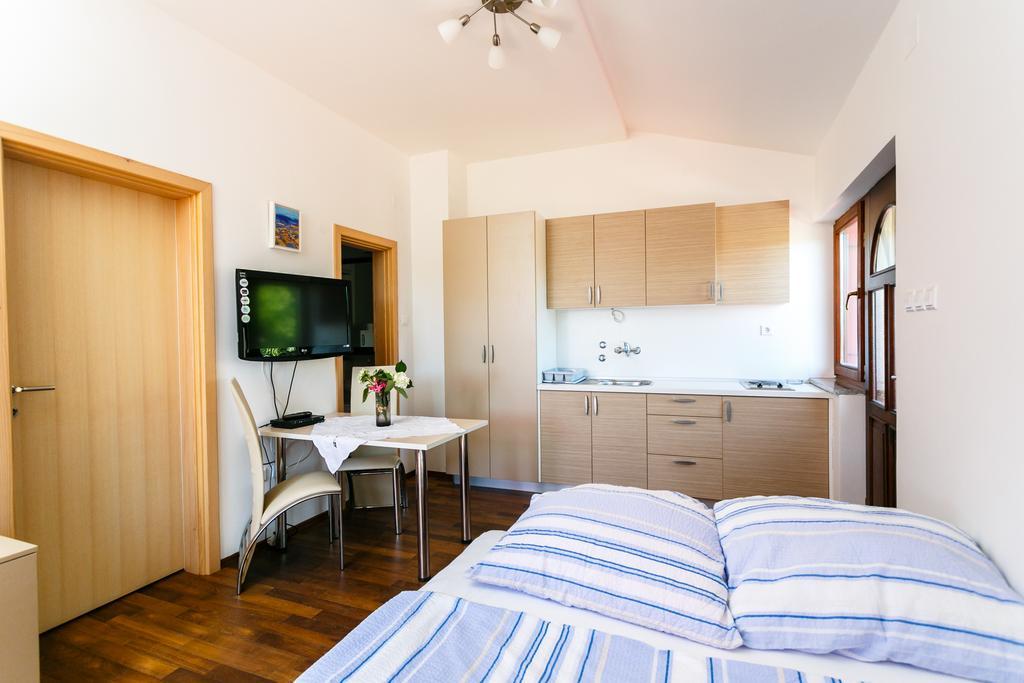 Apartments Josip Pinezici  Ruang foto