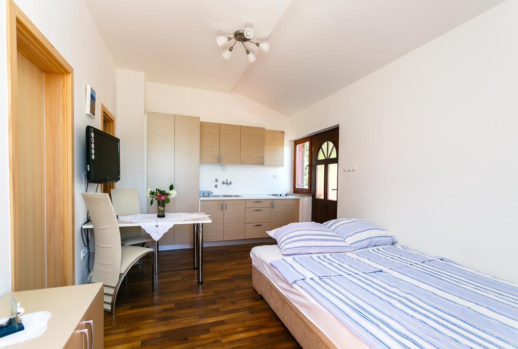 Apartments Josip Pinezici  Ruang foto
