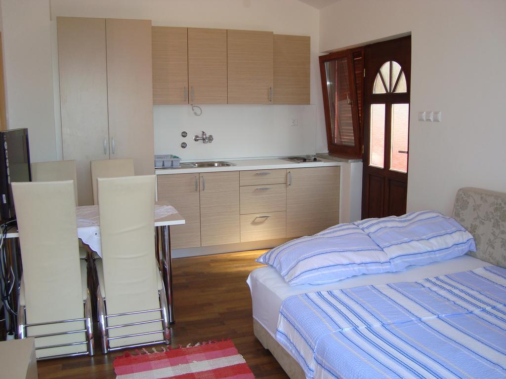 Apartments Josip Pinezici  Bagian luar foto